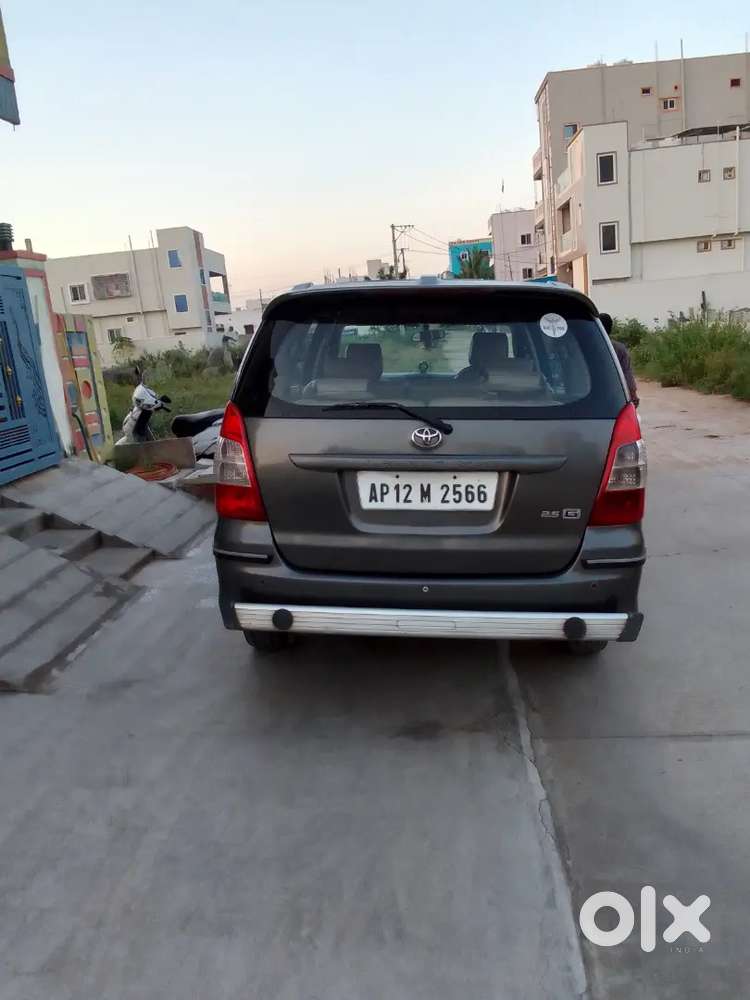 Toyota Innova 2012 Diesel 260000 Km Driven