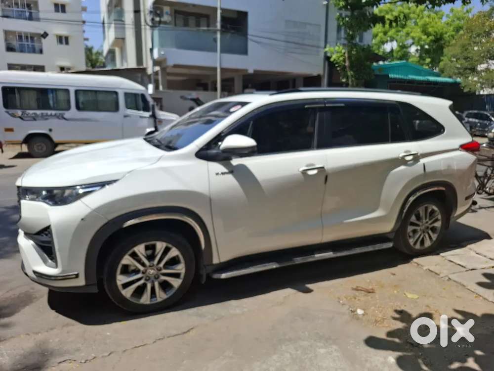 Toyota Innova Hycross 2023 Petrol 35000 Km Driven