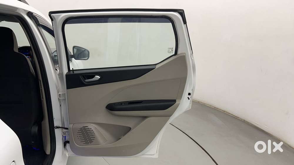 Renault Triber Rxz, 2023, Petrol