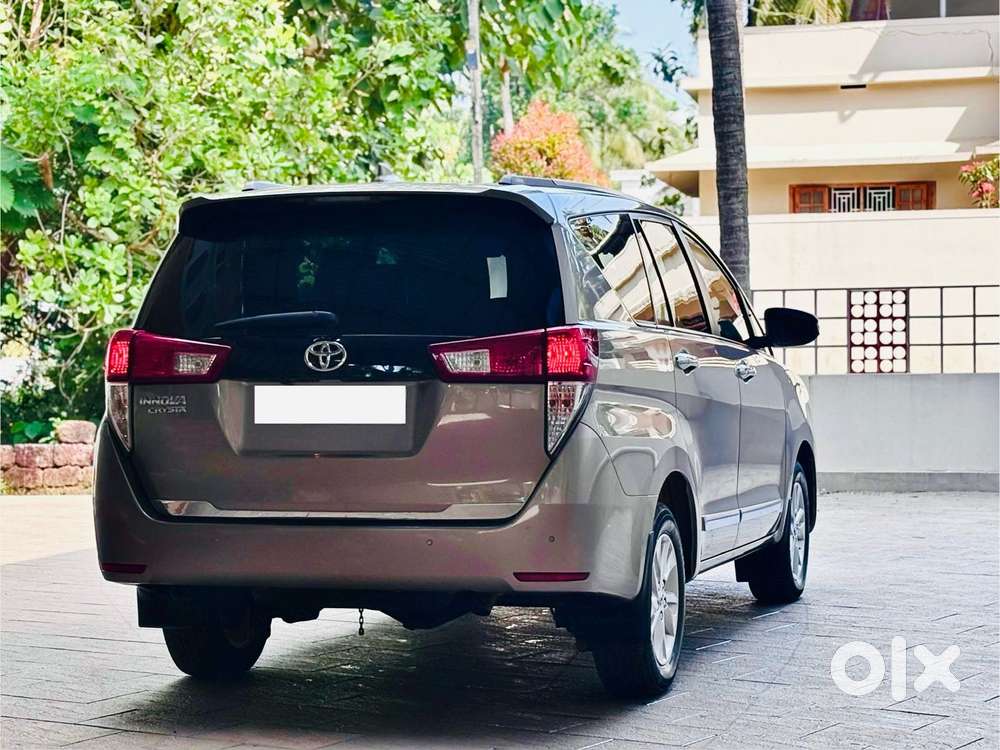 Toyota Innova Crysta [2020-ongoing] 2.4 Gx 8 Str, 2024, Diesel