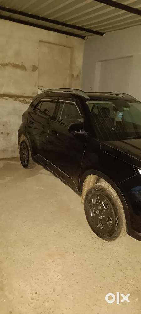 Hyundai Venue 2023 Petrol 24300 Km Driven