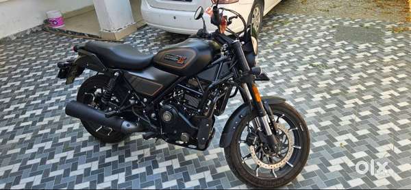 Matte Black, Alloy wheels, Mobile connect