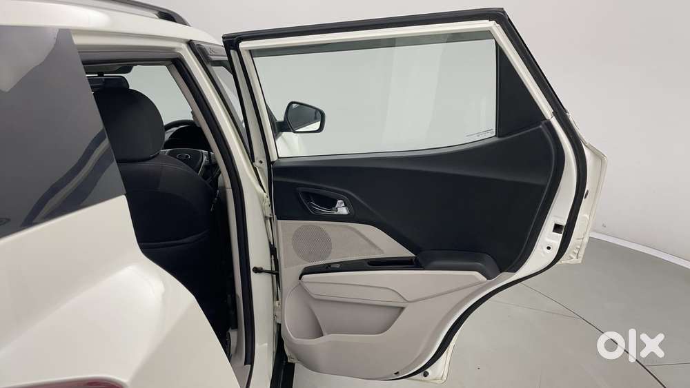 Mahindra Xuv300 W8, 2020, Petrol