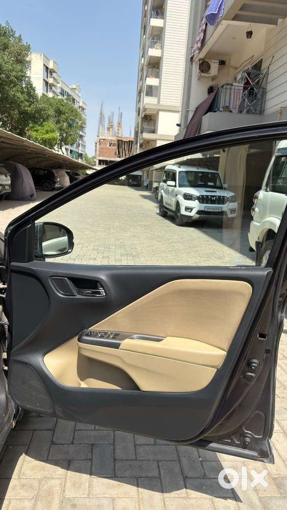 Honda City V 2015 1.5 Diesel Turbo I-dtech Metallic Brown Colour