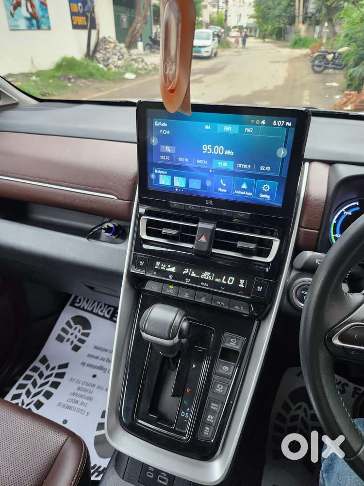 Toyota Innova Hycross 2.0 Zx (o) Hybrid 7 Str, 2024, Petrol