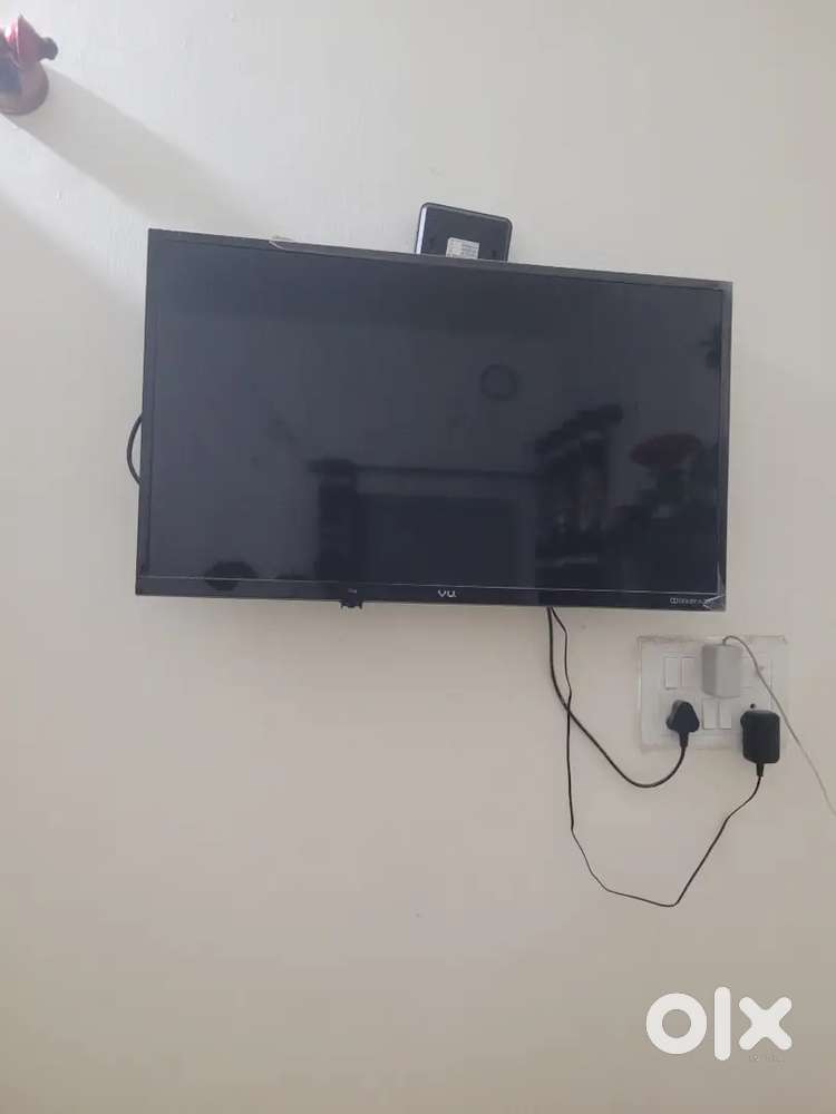 32 inch vu tv in good and running condition