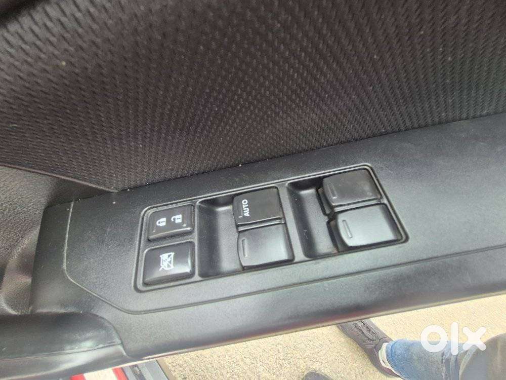Maruti Suzuki Brezza 1.5 Zxi Smart Hybrid Dual Tone, 2022, Petrol