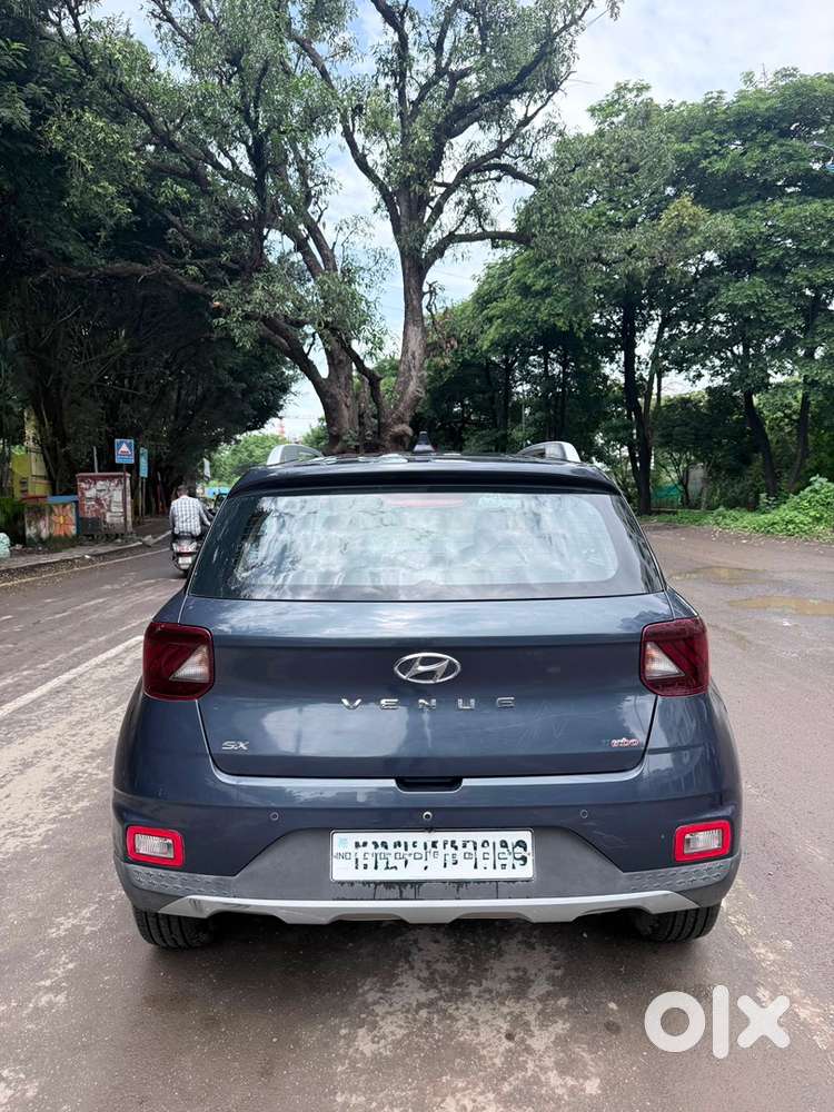 Hyundai Venue 2021 Petrol 70000 Km Driven