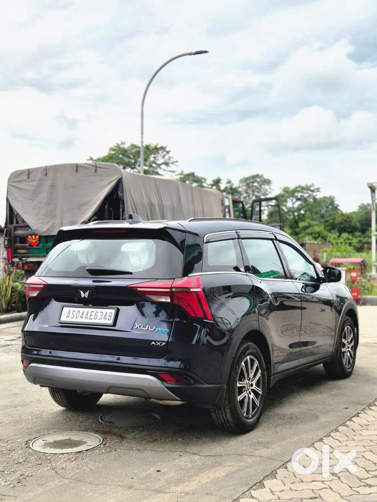 Mahindra Xuv700 2.0 Ax 5 Petrol Mt Str, 2023, Petrol