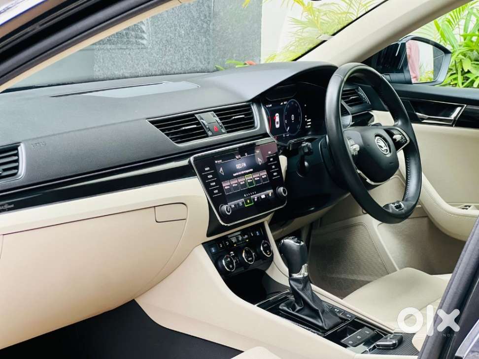 Skoda Superb 2.0 Tsi At L&k, 2022, Petrol