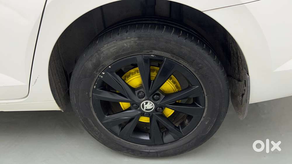 Skoda Slavia Style 1.0l Tsi At, 2022, Petrol
