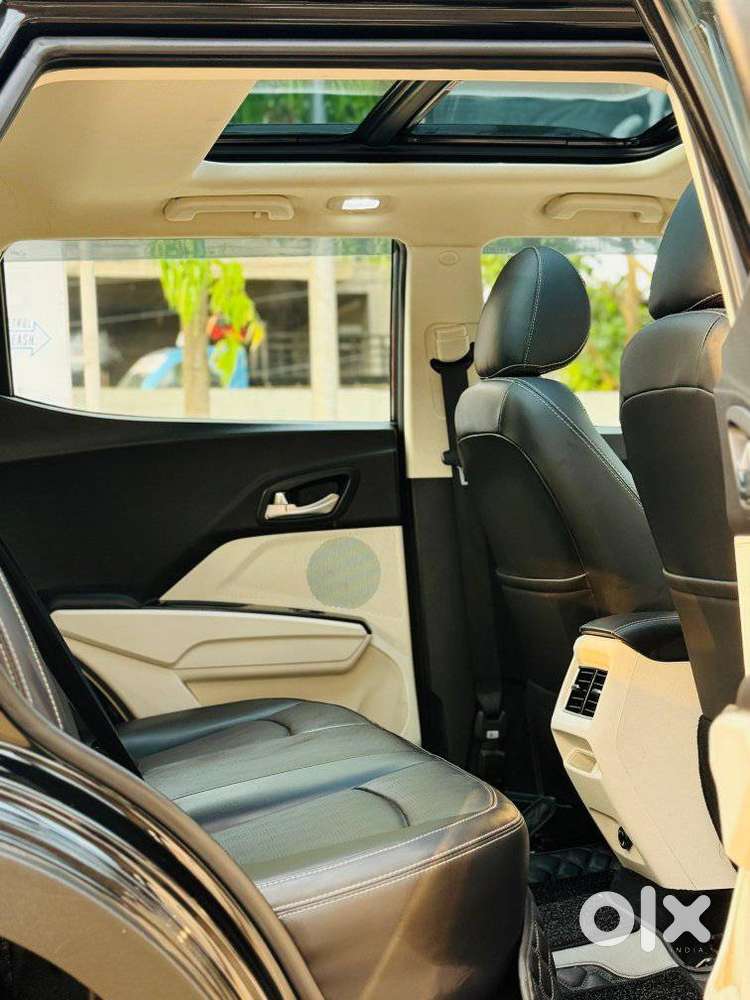 Mahindra Xuv 3xo Ax5 Pm Mt, 2026, Petrol