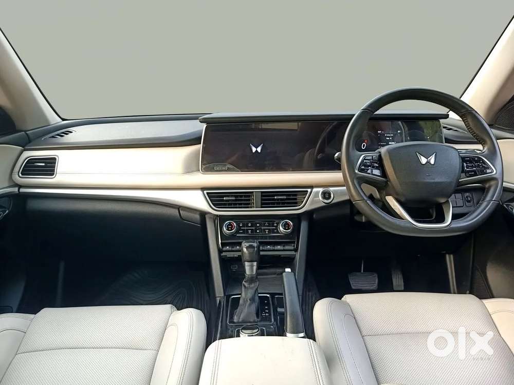 Mahindra Xuv700 2.0 Ax 7 Petrol At Str, 2022, Petrol