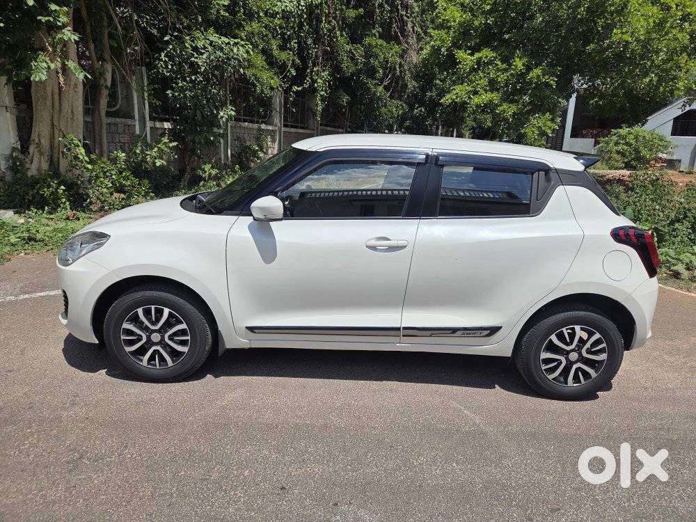 Maruti Suzuki Swift Vxi + Manual, 2023, Petrol