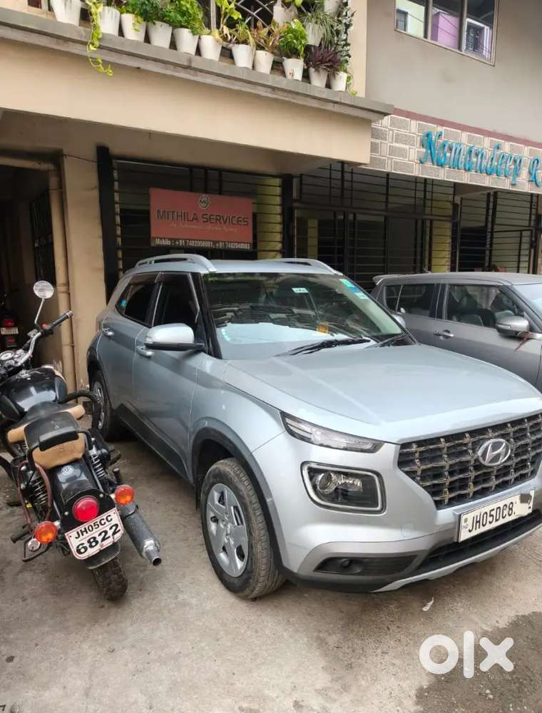 Hyundai Venue 2022 Petrol 30000 Km Driven