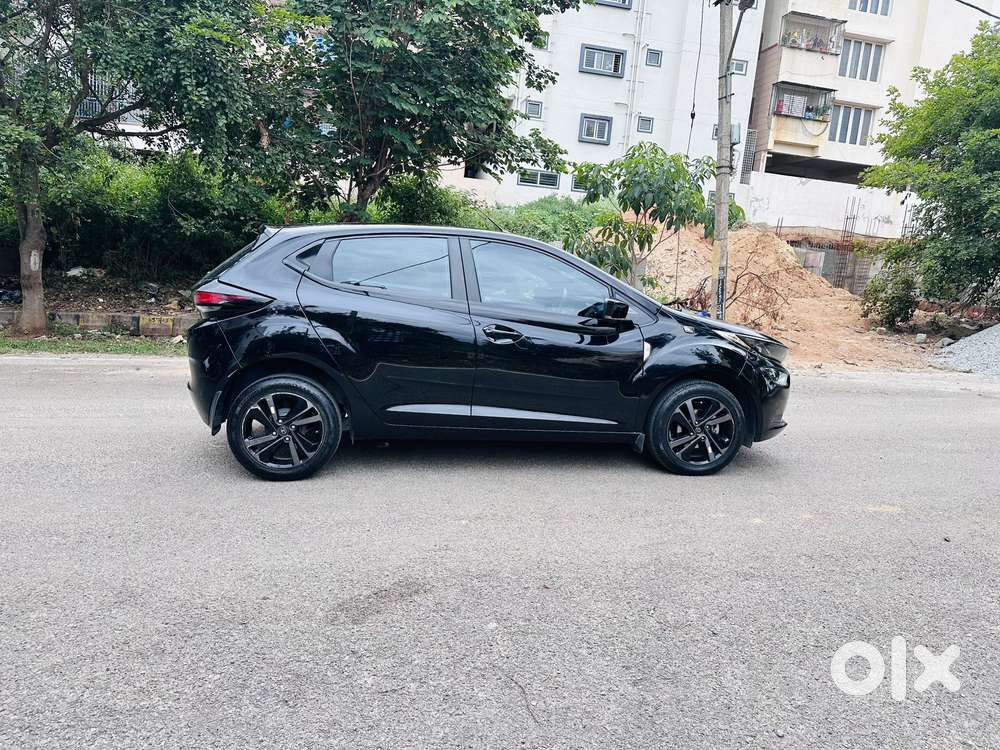 Tata Altroz 1.2 Xza Plus Dark Edition Dct, 2022, Petrol
