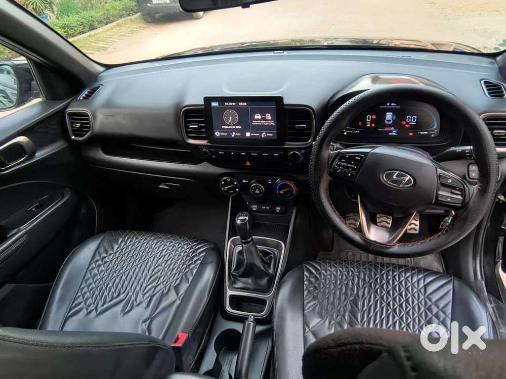 Hyundai Venue S(o) Knight Edition Mt, 2023, Petrol
