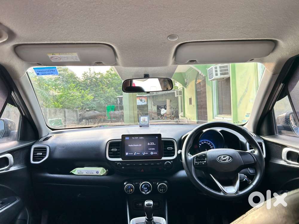 2022 Hyundai Venue Petrol Manual 70000 Km Driven