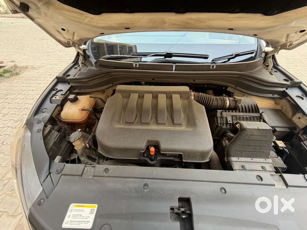 Mahindra Xuv700 Ax5 At Petrol 2022