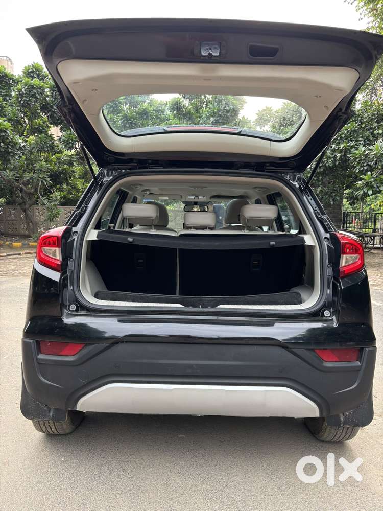 Mahindra Xuv300 W8, 2023, Petrol