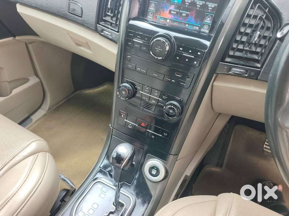 Mahindra Xuv500 W10 2017
