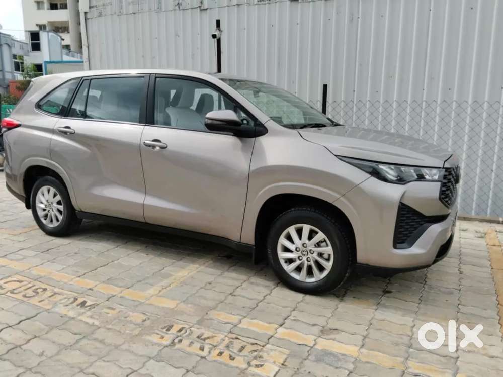 Toyota Innova Hycross, 2024, Petrol