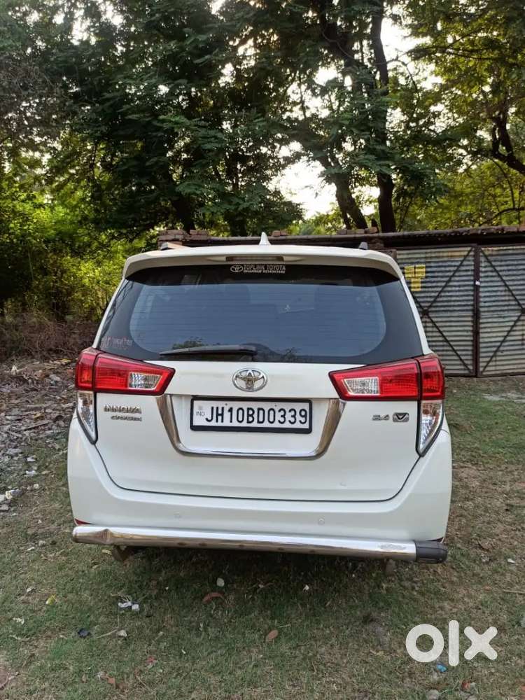 Toyota Innova Crysta 2.4 V Diesel 2017