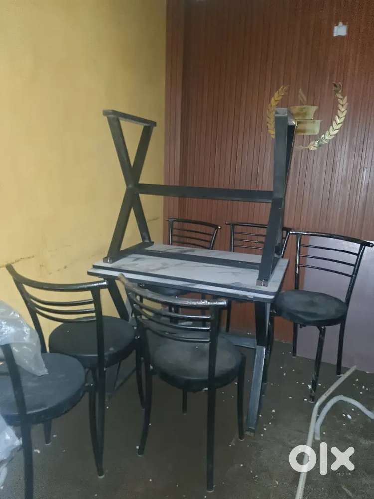Counter+ 2 tables + 7 chairs 1 day deal