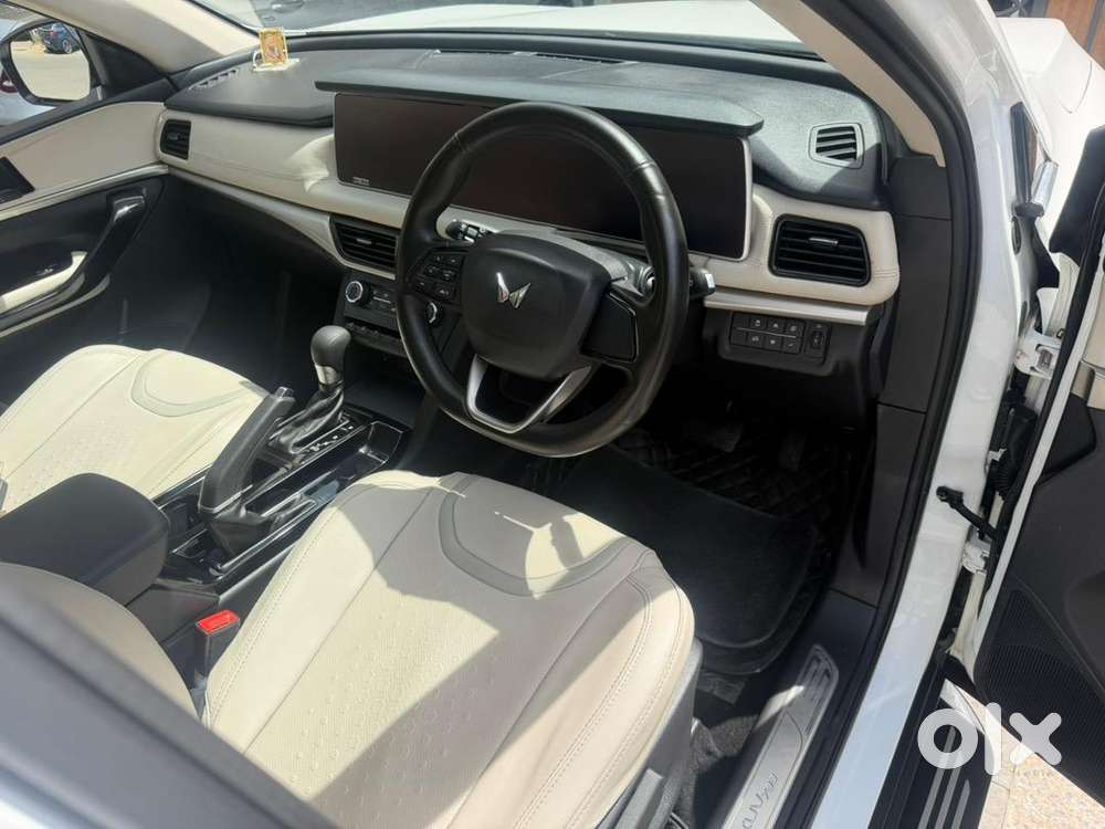2022 Mahindra Xuv 700 Ax5 Automatic
