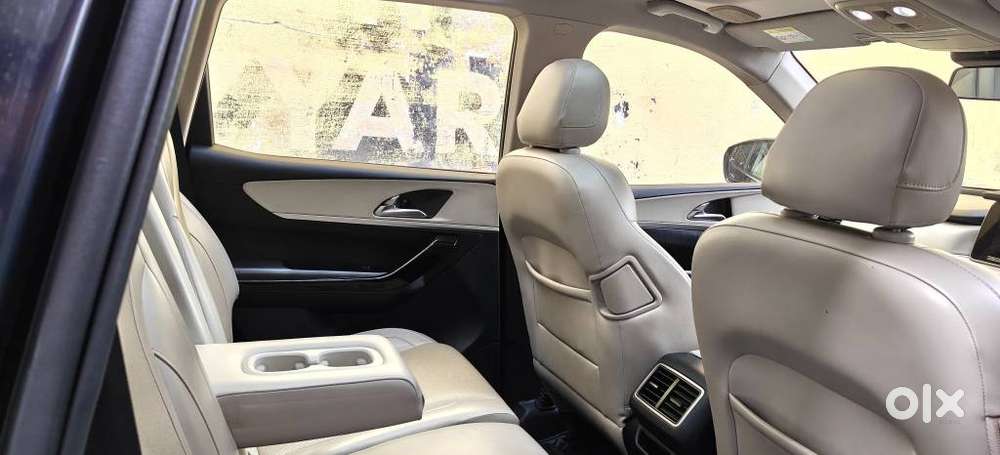 Mahindra Xuv700 2.0 Ax 7 Petrol At Luxury Pack Str, 2022