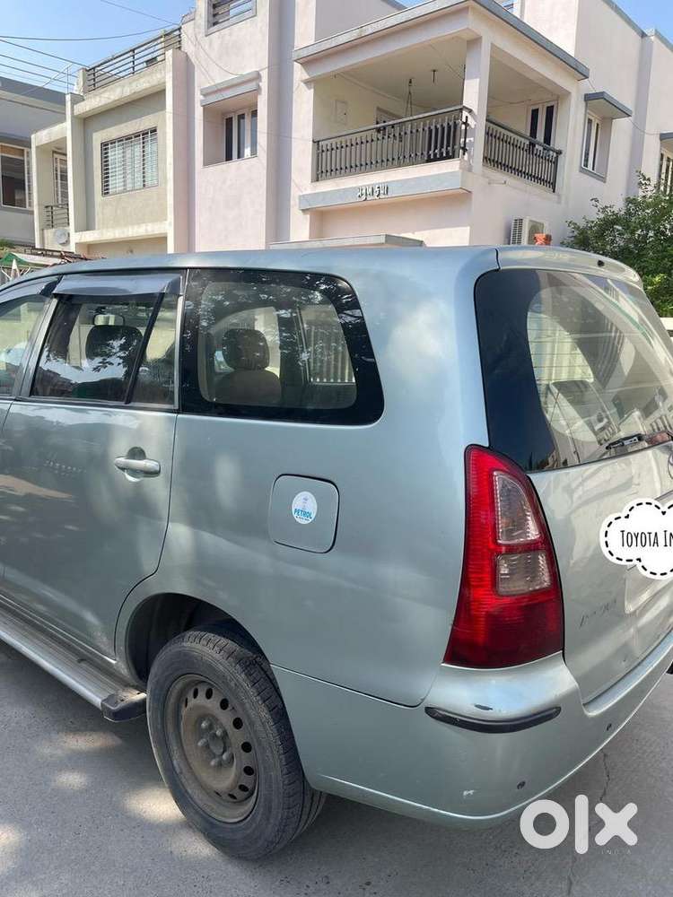 Toyota Innova 2005 Petrol Well Maintained
