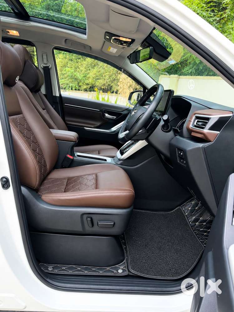 Toyota Innova Hycross 2.0 Zx (o) Hybrid 7 Str, 2025, Petrol