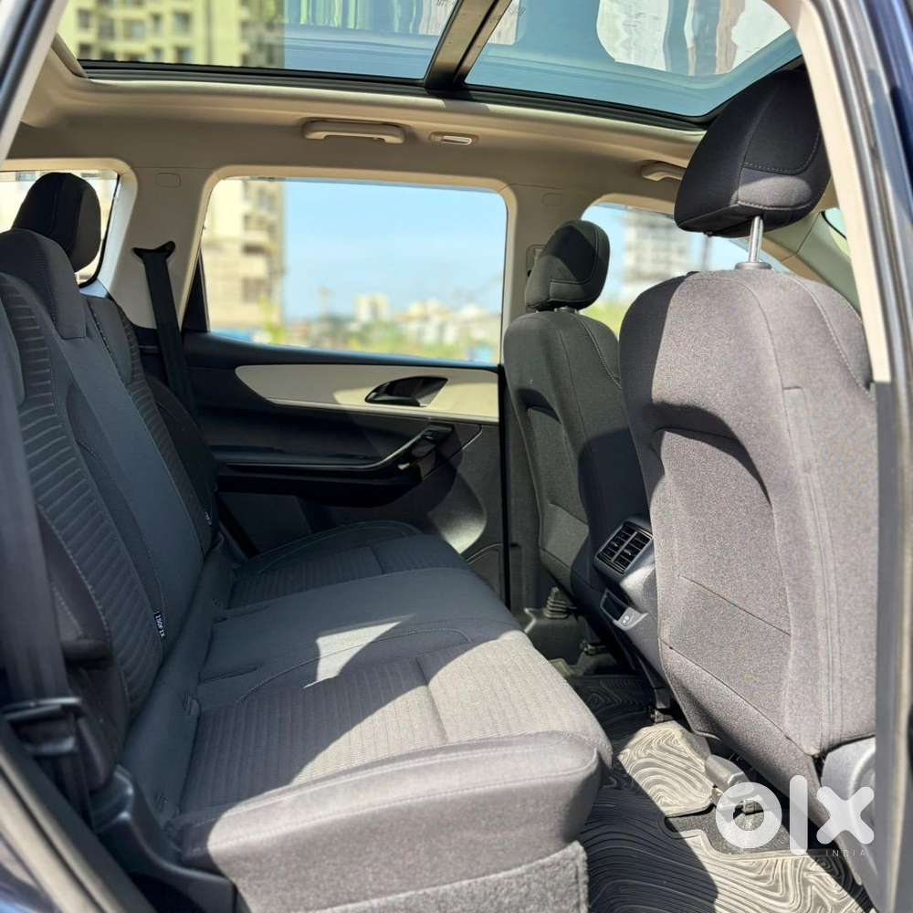 2021 Mahindra Xuv700 Ax5 Petrol Auto Sunroof Single Owner
