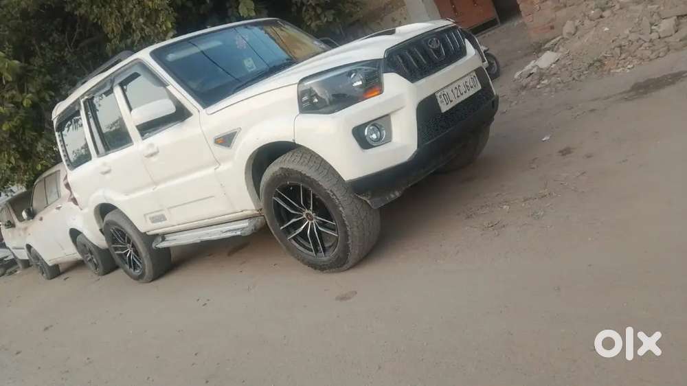 Mahindra Scorpio S6 Plus 2016 Diesel Manual