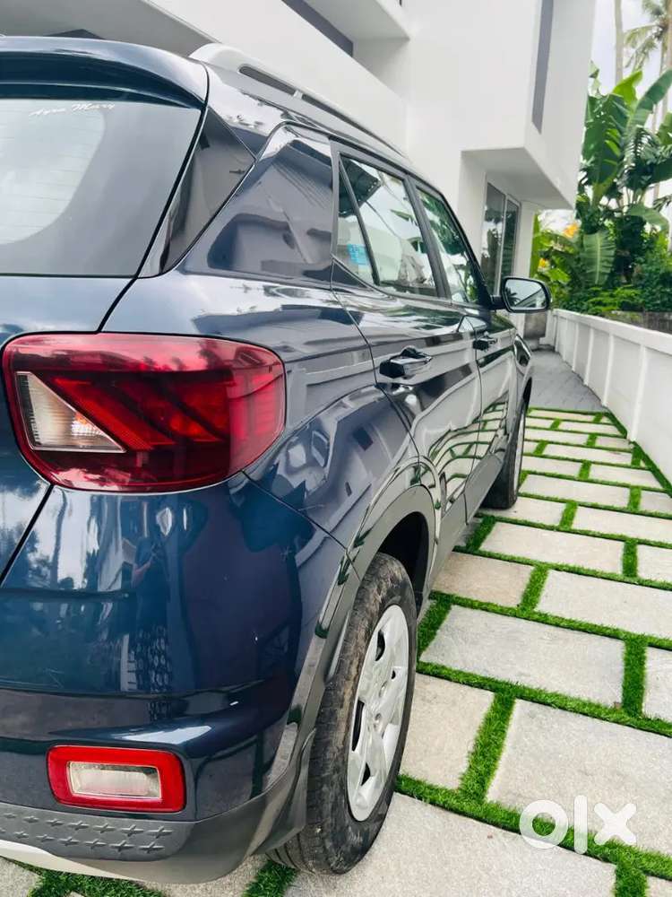 Hyundai Venue 2020 Petrol Well Maintained