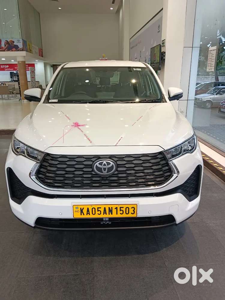 Toyota Innova Hybrid 2023 Petrol 75000 Km Driven