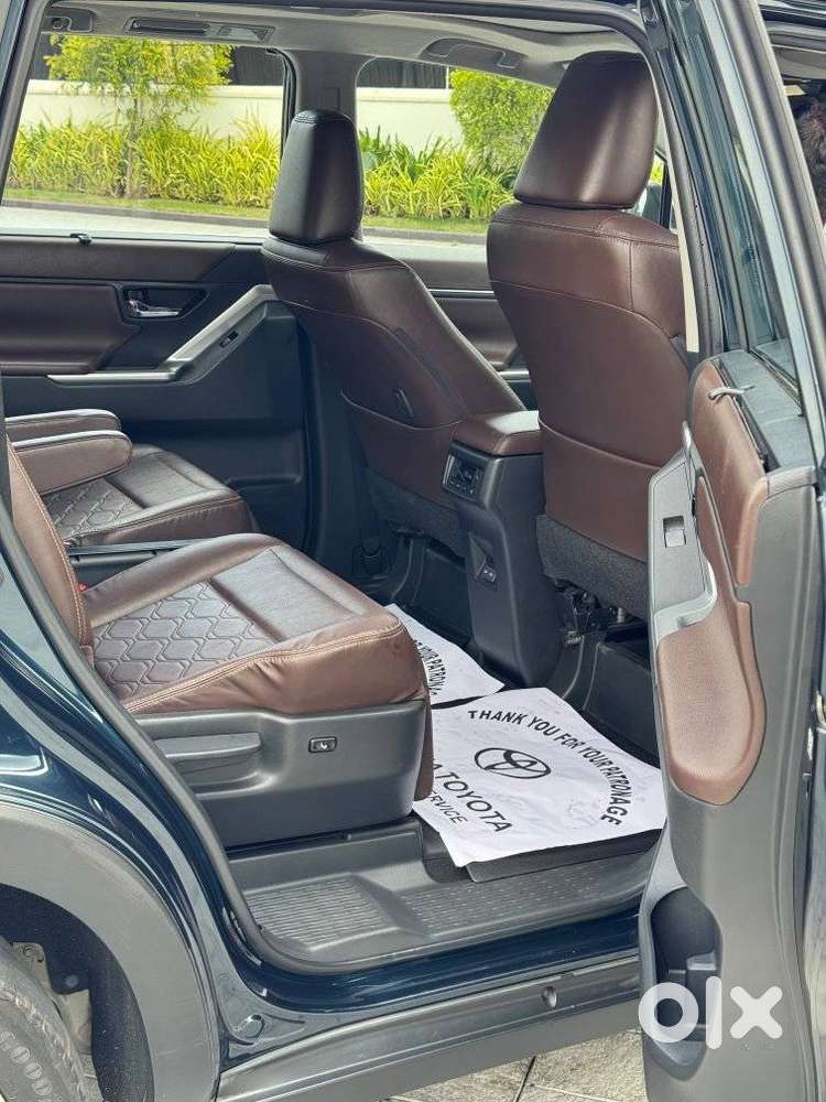 Toyota Innova Hycross 2.0 Zx (o) Hybrid 7 Str, 2025, Petrol
