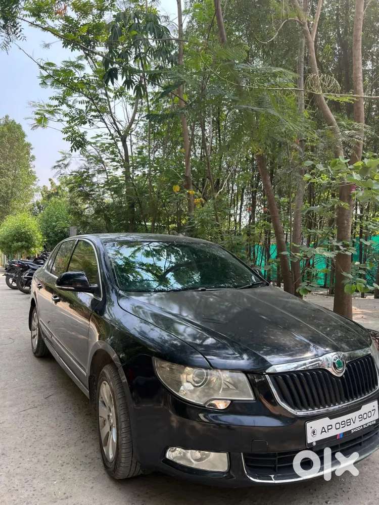 Skoda Superb 2009 Petrol 80000 Km Driven