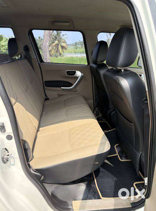 Mahindra Tuv 300 T10, 2018, Diesel