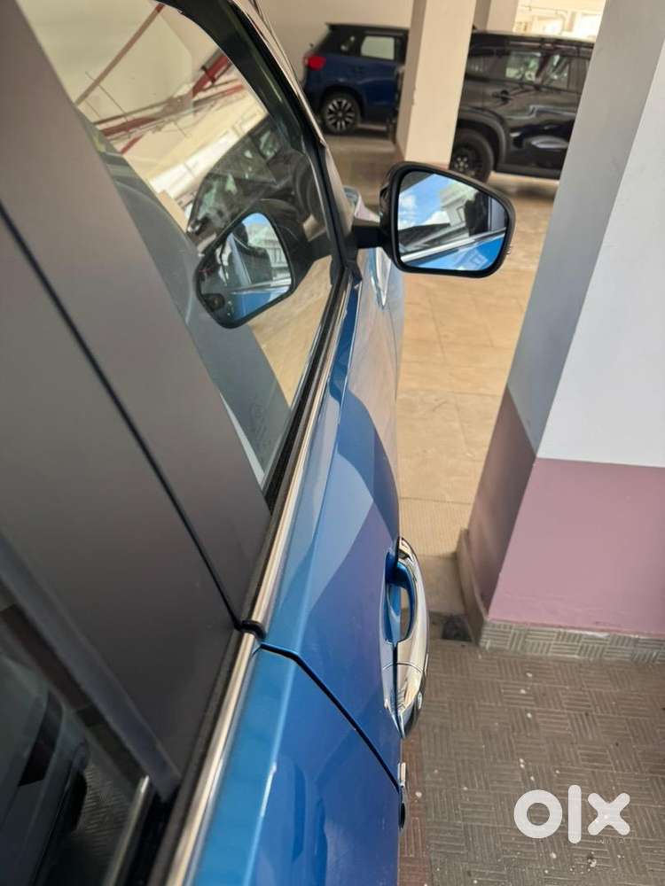 Nissan Magnite Automatic ,2025 Registered, Petrol High Variant Ezshift