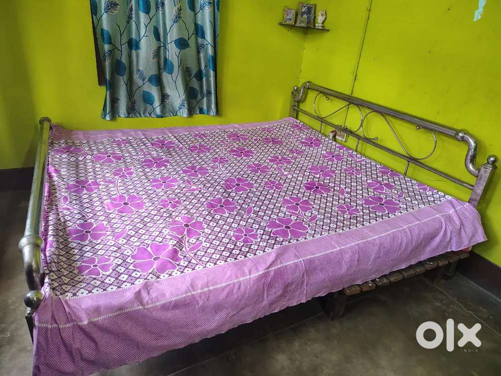 Large Metal Bed Frame – 75 × 80 Inches – 2 Years Old