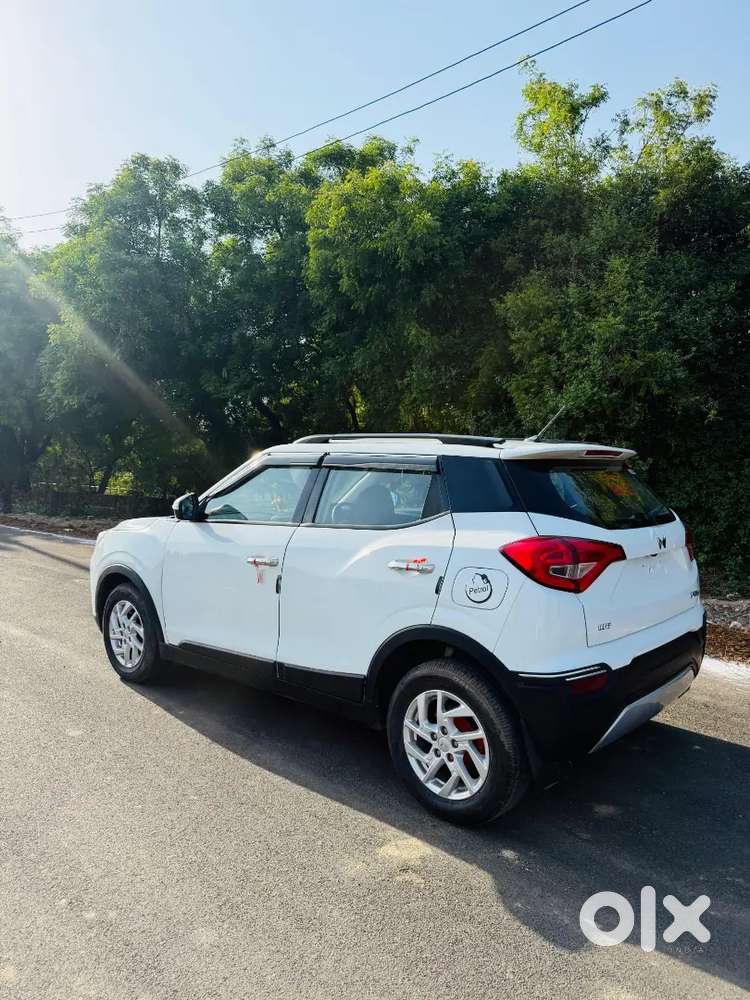 Mahindra Xuv300 W8 2023 Petrol Well Maintained