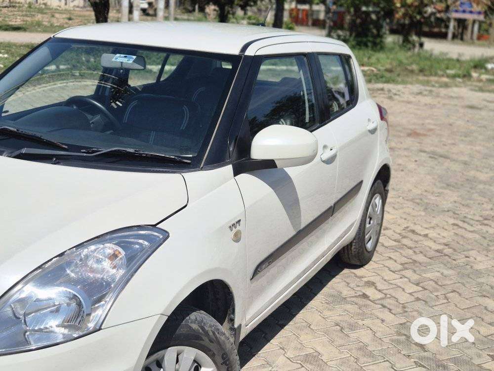 Maruti Suzuki Swift Lxi Optional-o, 2017, Petrol