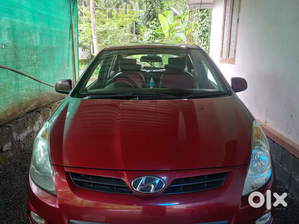 Hyundai I20 Asta 0 With Sunroof 2009