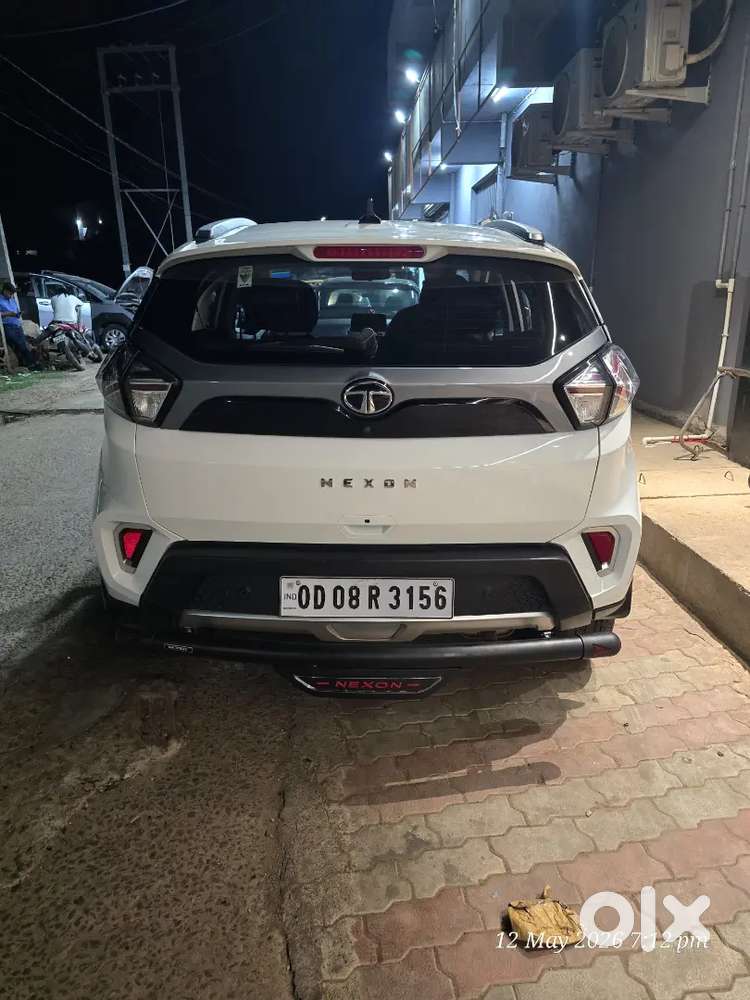 Tata Nexon Xz Plus S Petrol With Sunroof