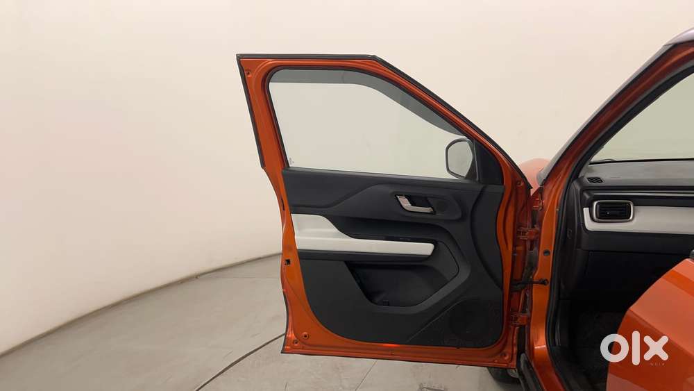 Tata Punch 1.2 Revotron Creative Amt Dual Tone, 2022, Petrol