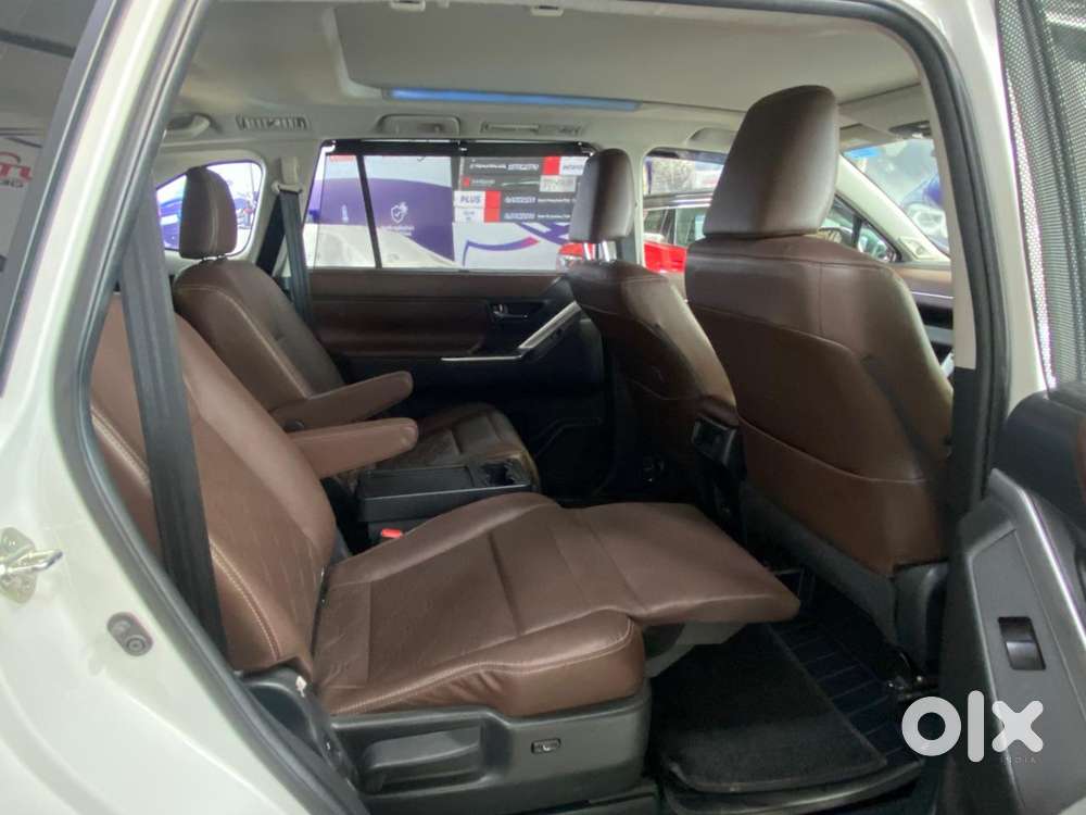 Toyota Innova Hycross 2.0 Zx Hybrid 7 Str, 2025, Petrol