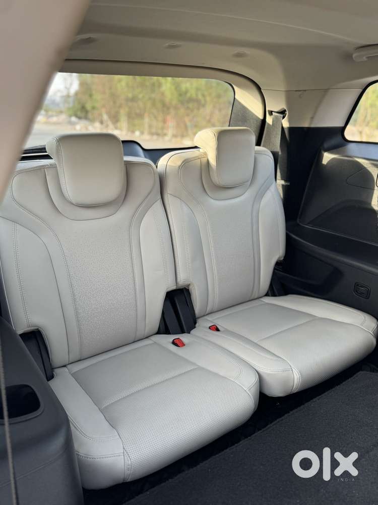 Mahindra Xuv700 2.0 Ax 7 Petrol Mt Str, 2021, Petrol