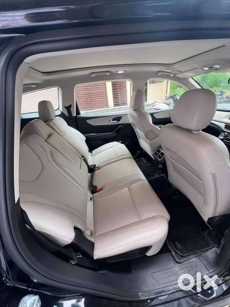 2026 Mahindra Xuv700 Ax7 At Luxury | Petrol | 14,200 Km | 2024 Make