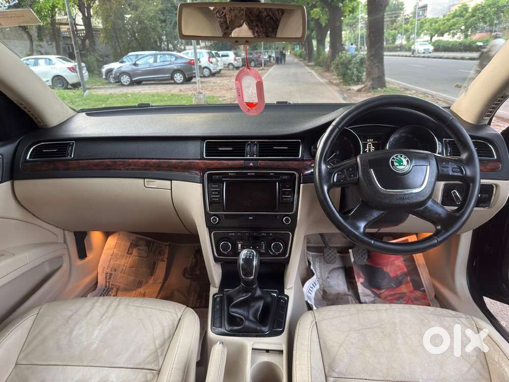 Skoda New Superb, 2011, Petrol